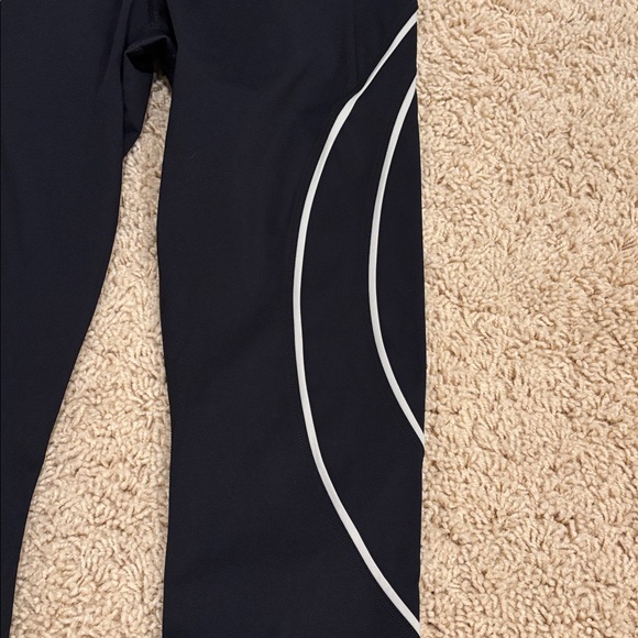 Laird High-Waist Sculpting Leggings in Black 🖤 - Picture 8 of 15